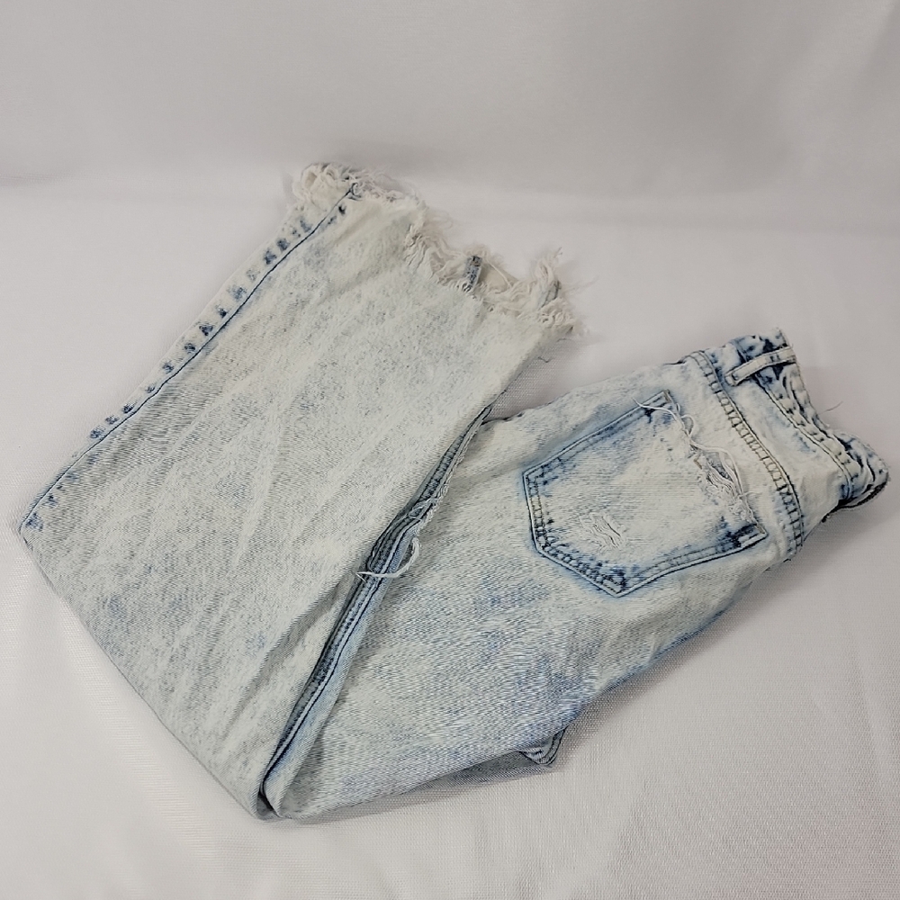 SHEIN Light Wash Frayed Hem Cropped Jeans